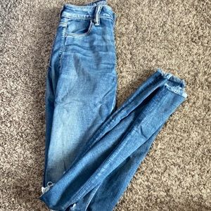 American Eagle Ripped Knee Jegging
